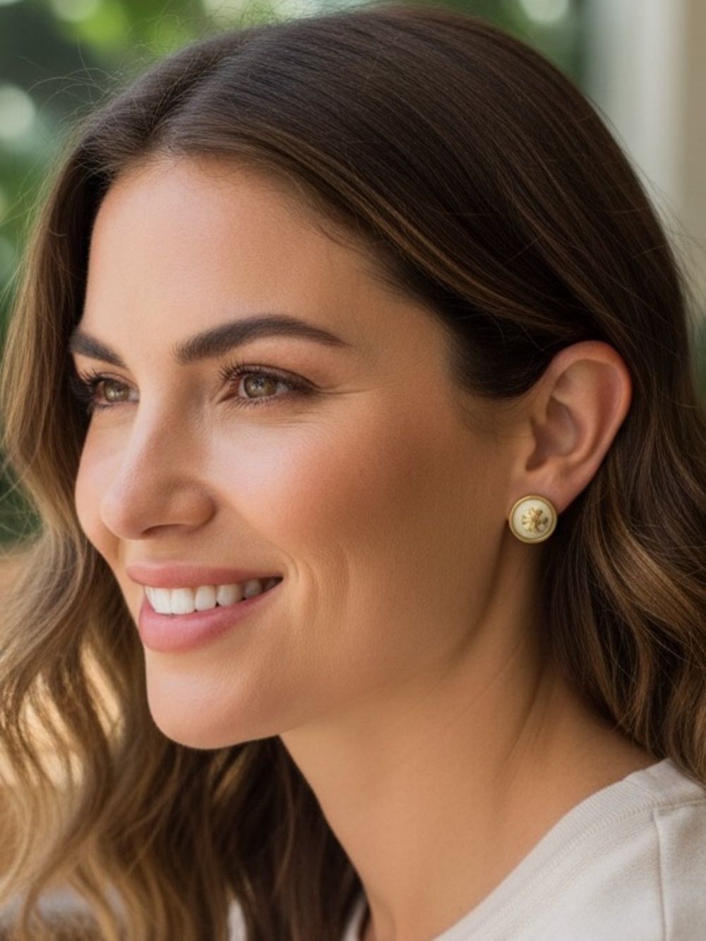 NWT Tory Burch Melodie Stud Earrings – Ivory & Gold Logo